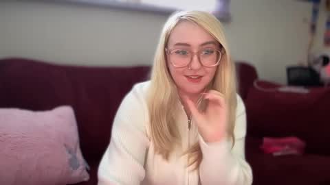 Snapshot of vanillapuddingpie chatting on 02.16.25 vanillapuddingpie online show from 02.16.25