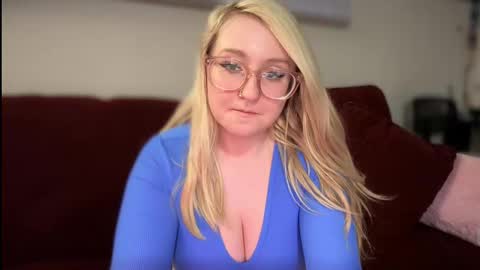 Snapshot of vanillapuddingpie chatting on 02.28.25 vanillapuddingpie online show from 02.28.25