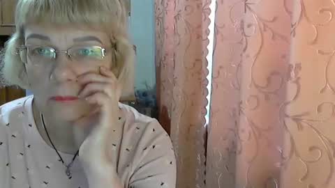 Snapshot of vanillaxcreamy chatting on 12.11.24 Vanillaxcreamy online show from 12.11.24