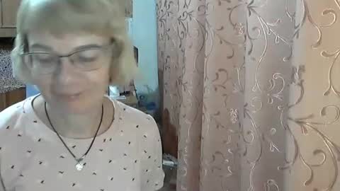 Snapshot of vanillaxcreamy chatting on 12.12.24 Vanillaxcreamy online show from 12.12.24