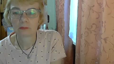 Snapshot of vanillaxcreamy chatting on 02.05.25 Vanillaxcreamy online show from 02.05.25