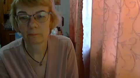 Snapshot of vanillaxcreamy chatting on 02.14.25 Vanillaxcreamy online show from 02.14.25