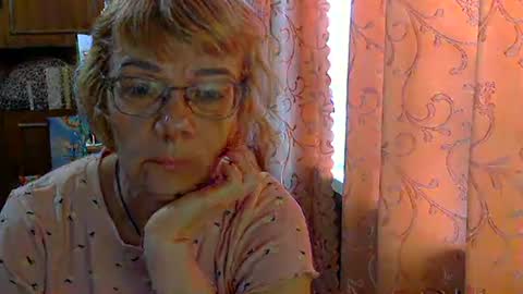 Snapshot of vanillaxcreamy chatting on 03.02.25 Vanillaxcreamy online show from 03.02.25