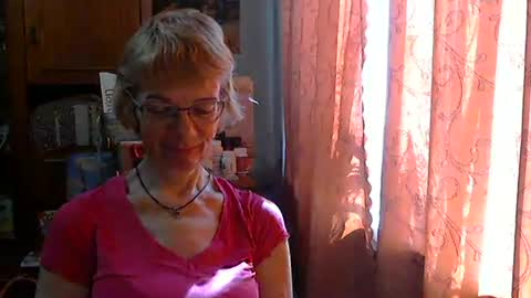 Snapshot of vanillaxcreamy chatting on 03.11.25 Vanillaxcreamy online show from 03.11.25