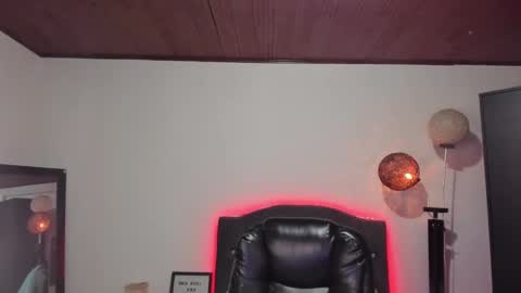 Snapshot of vanne_cooper_ chatting on 09.19.25 Vanne online show from 09.19.25