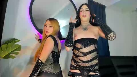 Snapshot of vanne_horny77 chatting on 10.18.25 Vanessa online show from 10.18.25