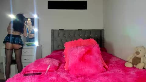 Snapshot of vanne_horny77 chatting on 10.24.25 Vanessa online show from 10.24.25