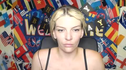 Snapshot of vanrey_ chatting on 07.14.26 Vanessa online show from 07.14.26