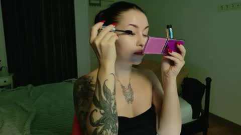 vaolietkat online show from 10.28.25