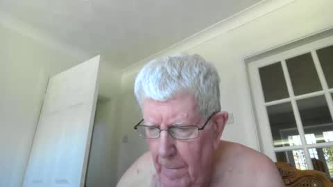 Snapshot of vassus chatting on 03.18.26 vassus online show from 03.18.26