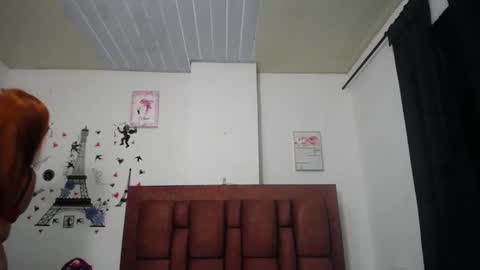 Snapshot of vauroracooper chatting on 10.27.25 Aurora Cooper online show from 10.27.25