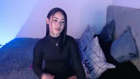 Snapshot of vayolett_bass chatting on 12.03.24 Vayolett Bass online show from 12.03.24
