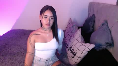 Snapshot of vayolett_bass chatting on 12.04.24 Vayolett Bass online show from 12.04.24