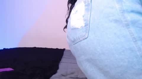Snapshot of vayolett_bass chatting on 01.31.25 Vayolett Bass online show from 01.31.25