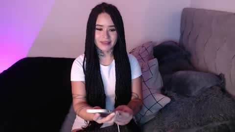 Snapshot of vayolett_bass chatting on 02.14.25 Vayolett Bass online show from 02.14.25