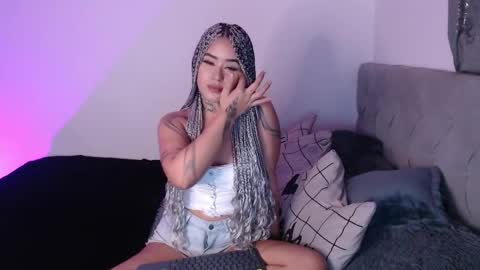 Snapshot of vayolett_bass chatting on 02.22.25 Vayolett Bass online show from 02.22.25