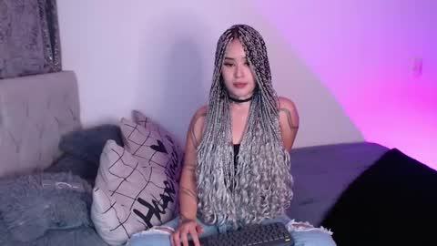 Snapshot of vayolett_bass chatting on 02.24.25 Vayolett Bass online show from 02.24.25