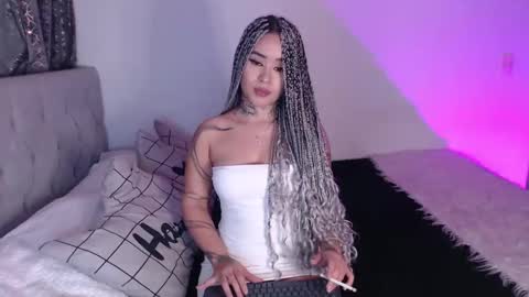 Snapshot of vayolett_bass chatting on 03.06.25 Vayolett Bass online show from 03.06.25
