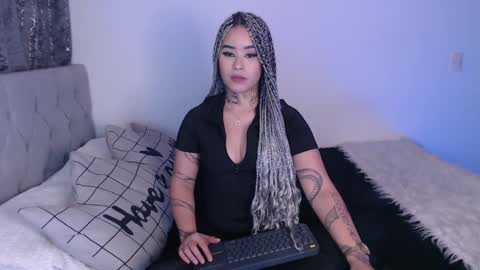 Snapshot of vayolett_bass chatting on 03.08.25 Vayolett Bass online show from 03.08.25