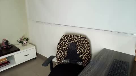 Victoria online show from 10.28.25