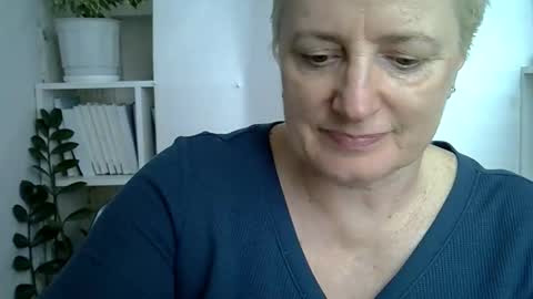 Snapshot of vea_motty chatting on 05.27.26 vea_motty online show from 05.27.26