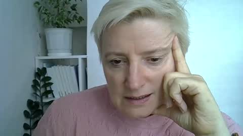 Snapshot of vea_motty chatting on 05.29.26 vea_motty online show from 05.29.26
