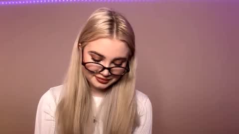 Monika online show from 11.27.25