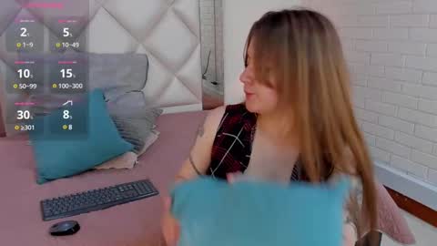 Vee Simons online show from 12.09.24