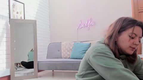 Vee Simons online show from 12.15.24