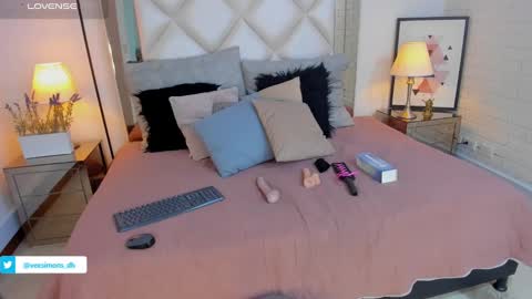 Vee Simons online show from 12.26.24