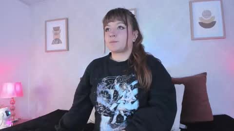 Vee Simons online show from 09.29.25