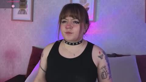 Vee Simons online show from 11.04.25