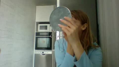 Snapshot of veessa chatting on 03.22.26 Veessa online show from 03.22.26