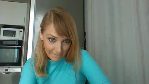 Snapshot of veessa chatting on 03.23.26 Veessa online show from 03.23.26