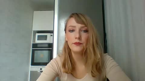 Snapshot of veessa chatting on 03.25.26 Veessa online show from 03.25.26