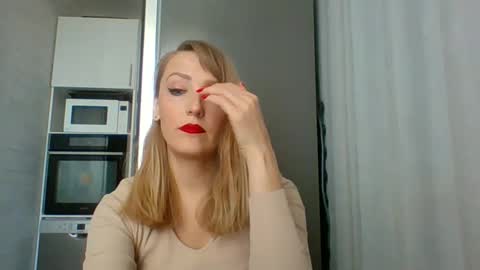 Snapshot of veessa chatting on 04.19.26 Veessa online show from 04.19.26