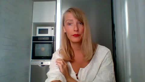 Snapshot of veessa chatting on 06.26.26 Veessa online show from 06.26.26