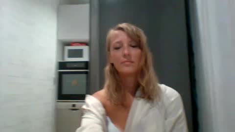 Snapshot of veessa chatting on 06.27.26 Veessa online show from 06.27.26