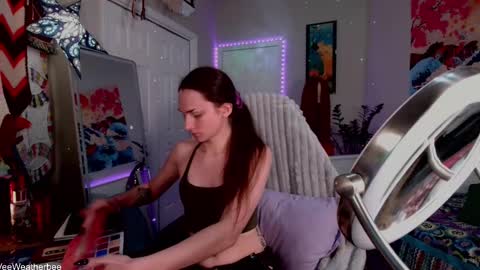 Snapshot of veeweatherbee chatting on 09.16.25 Violet Weatherbee online show from 09.16.25