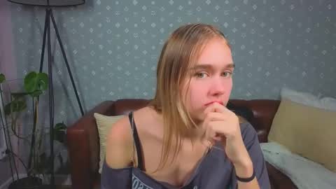 Snapshot of vel1ka chatting on 10.08.25 Barbara online show from 10.08.25