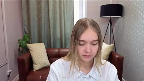 Snapshot of vel1ka chatting on 10.21.25 Barbara online show from 10.21.25