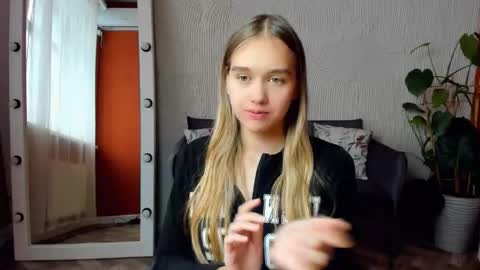 Snapshot of vel1ka chatting on 10.24.25 Barbara online show from 10.24.25