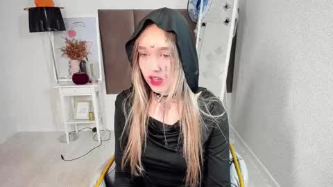 Snapshot of vel1ka chatting on 10.28.25 Barbara online show from 10.28.25