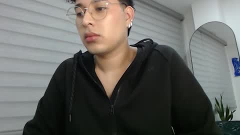 Snapshot of velascosexyboy chatting on 02.11.25 velascosexyboy online show from 02.11.25