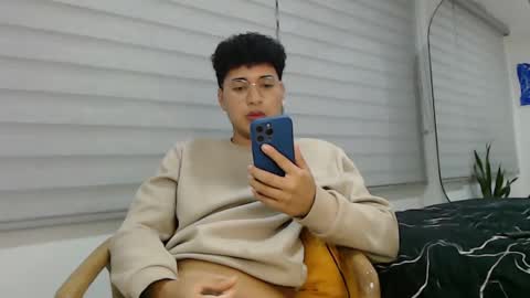 Snapshot of velascosexyboy chatting on 02.14.25 velascosexyboy online show from 02.14.25
