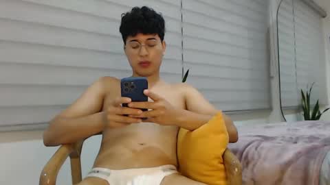 Snapshot of velascosexyboy chatting on 02.28.25 velascosexyboy online show from 02.28.25