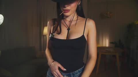 Snapshot of velavelle chatting on 05.13.26 Try to unlock online show from 05.13.26