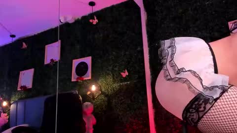 Snapshot of velissia_gh chatting on 10.25.25 velissia online show from 10.25.25