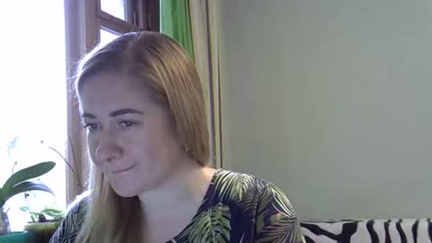 Snapshot of velly_vassa chatting on 11.17.25 velly_vassa online show from 11.17.25