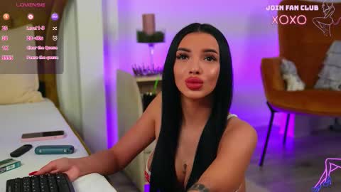 Snapshot of velmaevans chatting on 10.24.25 Velma online show from 10.24.25